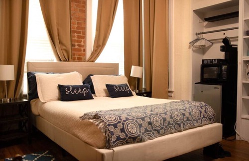 Adams Morgan Bed & Breakfast | Close to everything Efficiency!