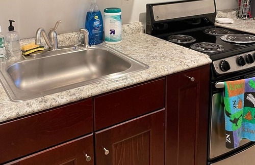 Park View Apartment | Close to Everything Comfortable English Basement Apartment