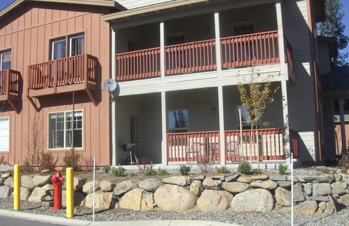 Truckee Apartment | Close to highway and downtown. Equi-distant to major resorts