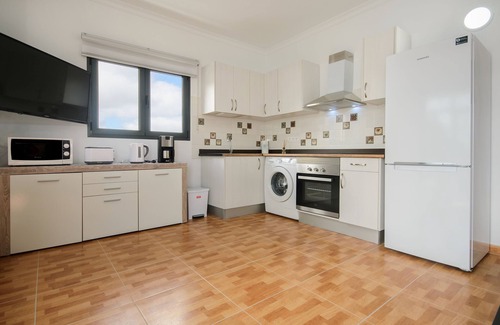 Ye Apartment | Close to Hiking and Beach with Beautiful Winter Garden - Apartment Ye