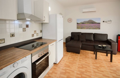 Ye Apartment | Close to Hiking and Beach with Beautiful Winter Garden - Apartment Ye