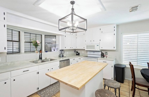 Bay Area House | Close to hospitals/shopping centers/parks/beaches