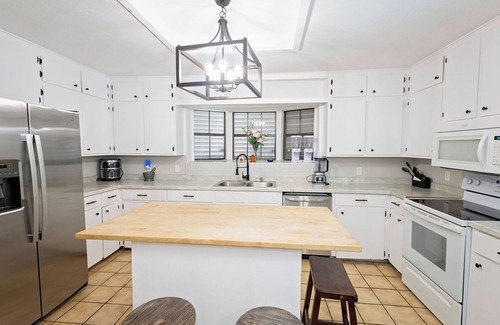 Bay Area House | Close to hospitals/shopping centers/parks/beaches