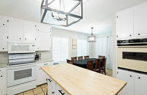 Bay Area House | Close to hospitals/shopping centers/parks/beaches