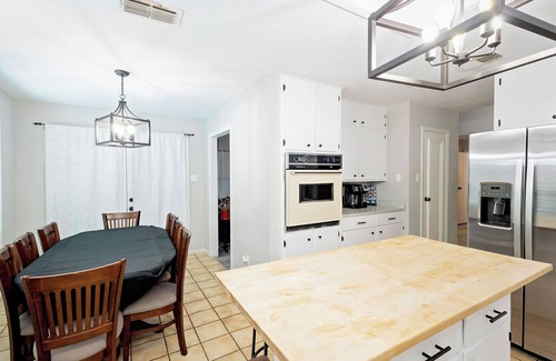 Bay Area House | Close to hospitals/shopping centers/parks/beaches