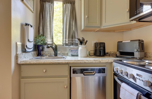 Hoover Apartment | Close to Hospitals: Peaceful Birmingham Studio