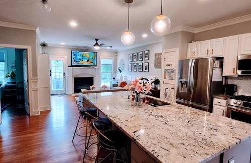 Cary House | Close to it all! RDU, Downtown Raleigh&Durham, Pet friendly, Fast WIFI