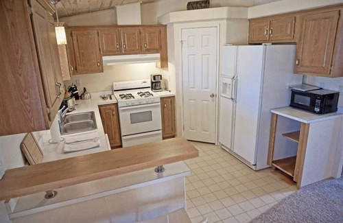 Ticaboo House | Close to Lake Powell & Bullfrog Marina with Air Conditioning + OHV Trails near home