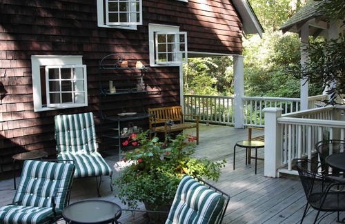 Black Mountain House | Close to Lake Susan & Creek adjoins back yard Stained & painted 2022