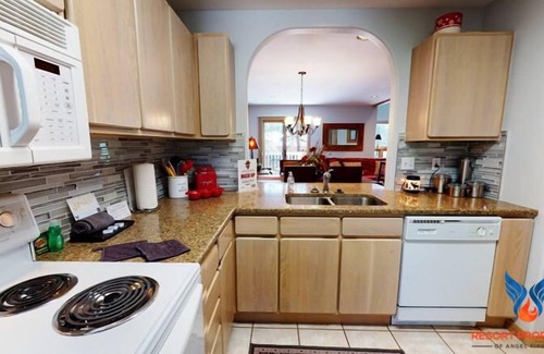 Angel Fire Condo | Close to Lifts | Executive-Style | Fireplace | Mountain Haven 14