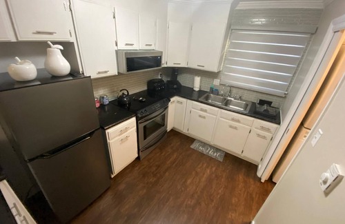 Rohrerstown Apartment | Close to lot of shopping areas, eateries, bars and more. Ideal for monthly stays