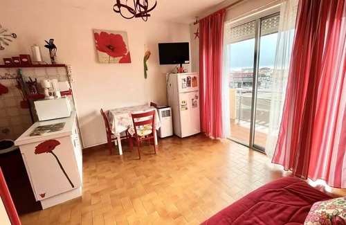 Port-la-Nouvelle Apartment | Close to main beaches and shops: studio sleeps 4