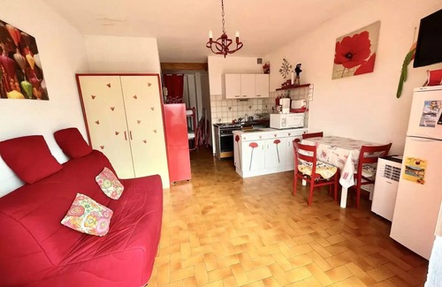 Port-la-Nouvelle Apartment | Close to main beaches and shops: studio sleeps 4