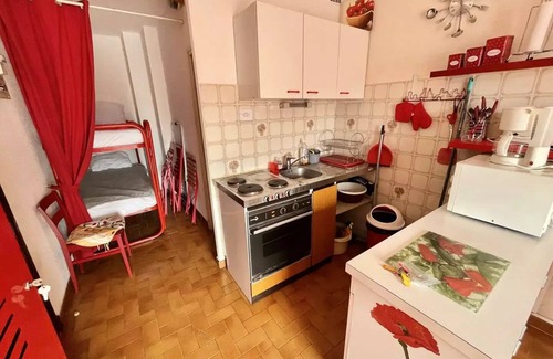 Port-la-Nouvelle Apartment | Close to main beaches and shops: studio sleeps 4