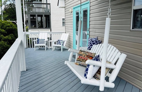 Manteo House | Close to Manteo Waterfront + 3 bedrooms + 2 baths + Outdoor Shower