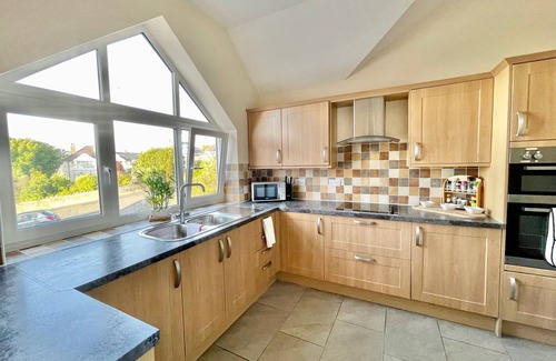 Holyhead House | Close to Marina