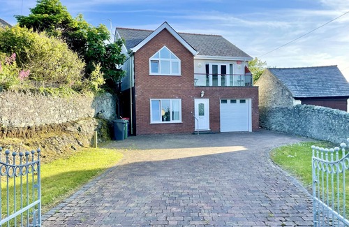 Holyhead House | Close to Marina