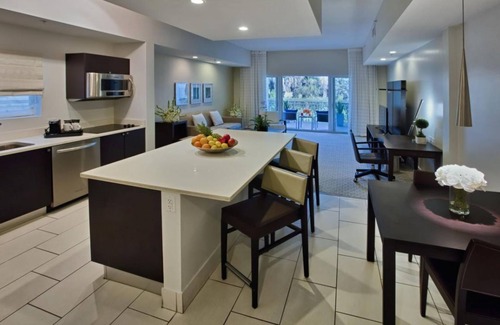 Ludlam Hotel | Close to Miami Int' Airport! 3 Covenient Rooms w/Kitchen | Outdoor Pool