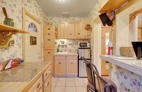 Downtown Reno Apartment | Close to Midtown! Cozy Reno 'River Cottage'