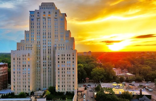 Central West End Apartment | Close to Missouri History Museum! Pets Allowed! Parking, Pool, and Cinema!