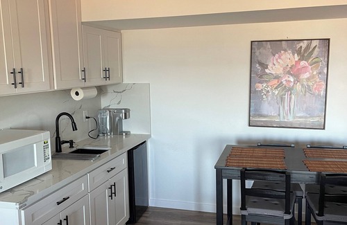 West End Apartment | Close to Mount Rainer, JBLM, Tacoma Dome, trails, etc. beautiful sunsets, pool