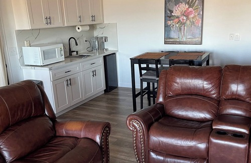 West End Apartment | Close to Mount Rainer, JBLM, Tacoma Dome, trails, etc. beautiful sunsets, pool