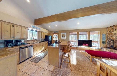 Angel Fire House | Close to Mountain Activities | Pet Friendly | Hot Tub | 5K Cabin