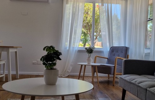 Narrabundah House | Close to nature, close to city