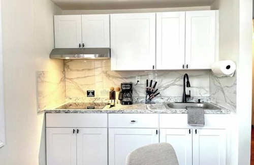 Franklin Square Apartment | Close to NYC/Parking/Pet-Friendly/FREE WI-FI