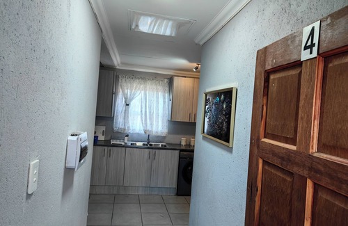 Kempton Park Apartment | Close to OR Tambo International Airport fully furnished stylish apartment.