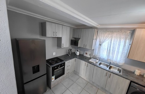 Kempton Park Apartment | Close to OR Tambo International Airport fully furnished stylish apartment.