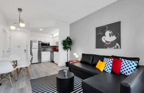 Florida Central Atlantic Coast Apartment | Close to Parks/Sleeps 6/Free Shuttle/Kitchen