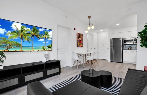Florida Central Atlantic Coast Apartment | Close to Parks/Sleeps 6/Free Shuttle/Kitchen