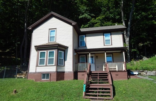 Cochecton House | Close to River, town and Bethel Woods