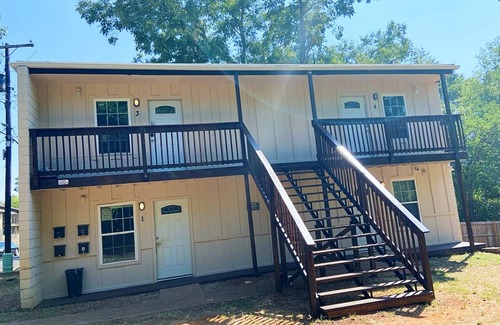 Nacogdoches Condo | Close to SFA, Downtown. Tranquil Nacogdoches Getaway! Modern Downtown Apartment.
