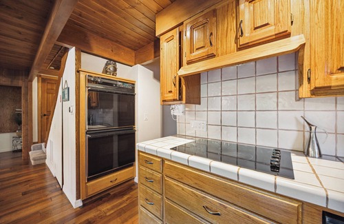 Arrowhead Villas House | Close to Skypark/Santa's village.Cozy mountain house/pool table/foosball table.