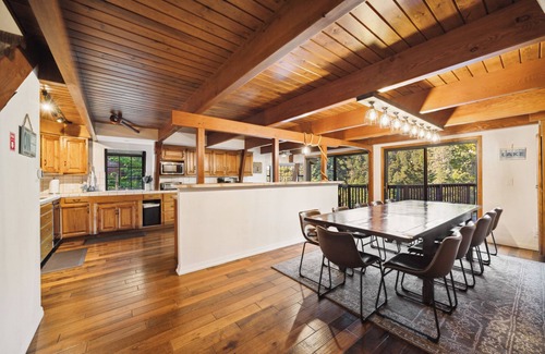 Arrowhead Villas House | Close to Skypark/Santa's village.Cozy mountain house/pool table/foosball table.