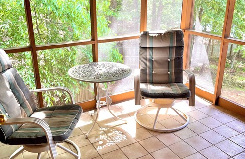 Huddleston House | Close to SML's favorite spots! Family friendly home with gorgeous views!