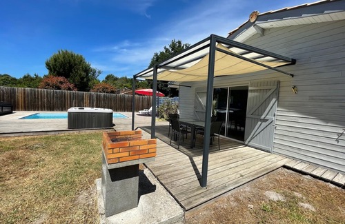 Grayan-Et-L'Hopital House | Close to Soulac/sea air-conditioned chalet, heated indoor swimming pool, jacuzzi