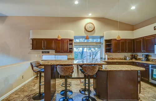 Foothills House | Close to South Mountain Preserve | Private Pool | Quiet Neighborhood | Jetted Tub | Outdoor TV