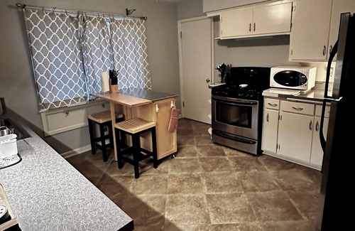 West Allis House | Close to State Fair, Malls, Stadium, and State Fair in Milwaukee