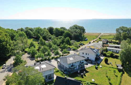Gohren House | Close to the beach, balcony, sea view, sauna, free adventure pool - Beach House Palstek
