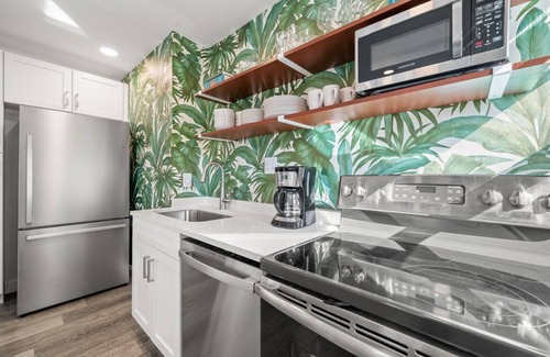 St. Petersburg - Clearwater House | Close to the beach! Gulfport 2BD/1BA King Bed Oasis, close to it all in St Pete