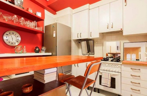 Embajadores Apartment | Close to the best museums, cute and quiet. Free wifi&calls. Max 2 guests.