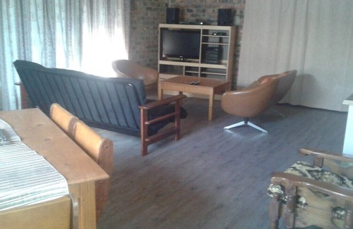 Caledon Cottage | Close to the Casino, shops and surrounding areas
