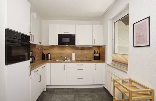 Lobbe Apartment | Close to the beach with balcony, use of swimming pool and sauna - Strandhaus Mönchgut FeWo11