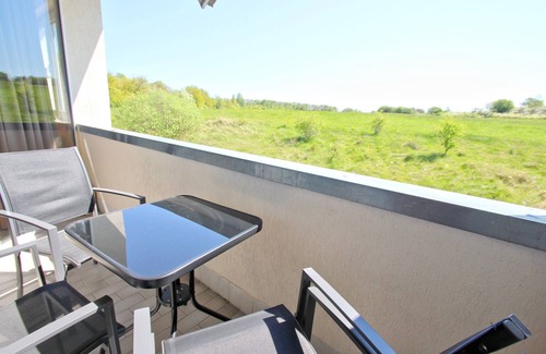 Lobbe Apartment | Close to the beach with balcony, use of swimming pool and sauna - Strandhaus Mönchgut FeWo12