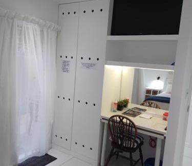 Umhlanga Apartment | Close to the sea - Ground floor En-suite room with kitchenette & own entrance