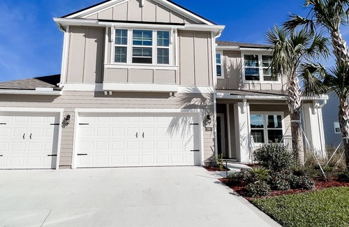 St. Augustine House | Close to the beach & downtown + pool, gym & playroom