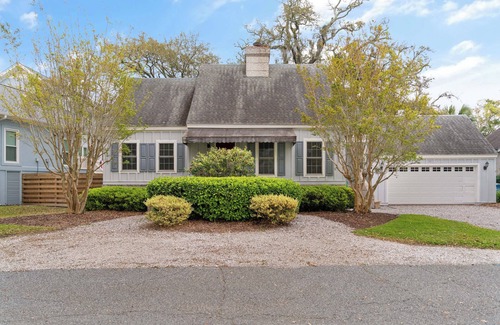 King City House | Close to the Village with an easy walk to restaurants, shops and Pier